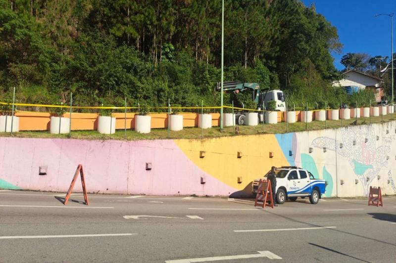 Iniciadas as obras emergenciais na encosta da Rua Indonésia