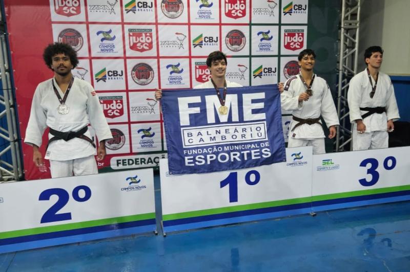 Judocas da FME de Balneário Camboriú conquistam pódios no Campeonato Estadual e na Copa Campos Novos