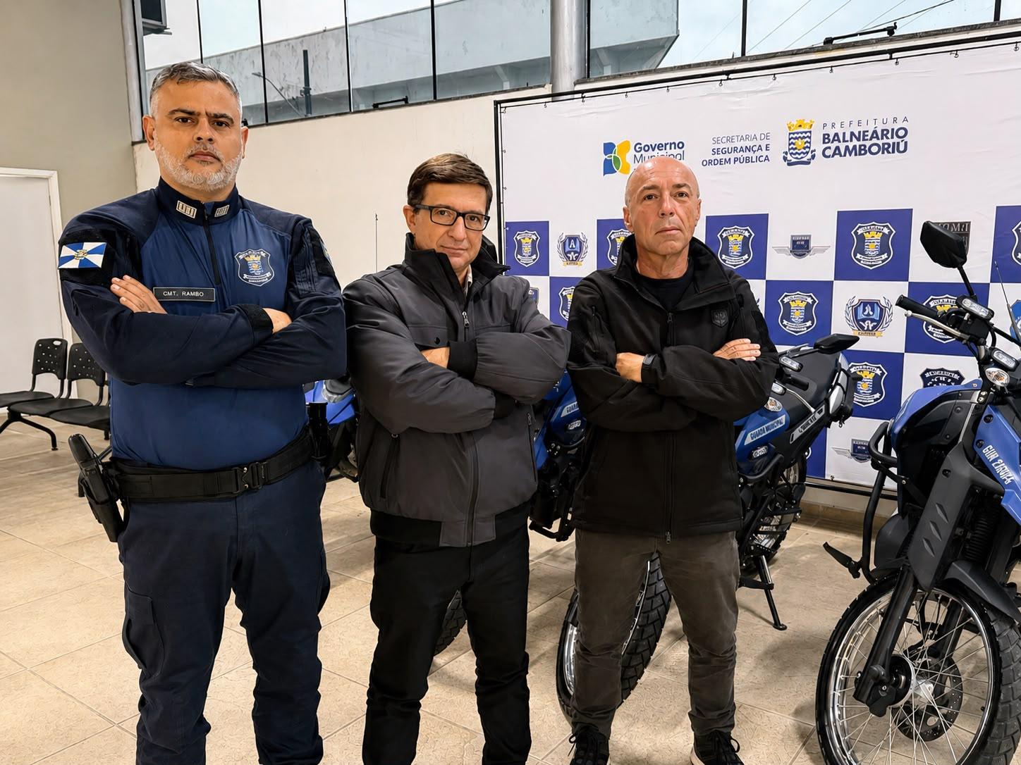 Junior Cardoso entrega quatro motocicletas para reforçar a Guarda Municipal de Balneário Camboriú