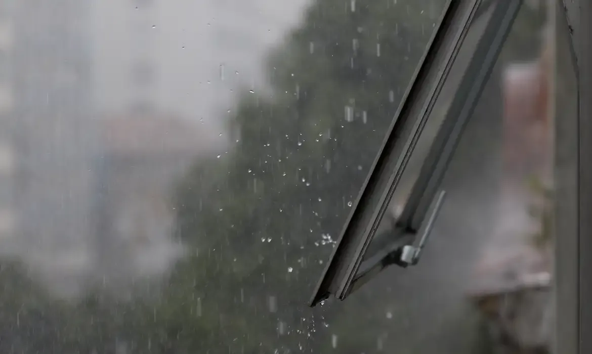 Meteorologia prevê chuva de granizo neste fim de semana na Região Sul