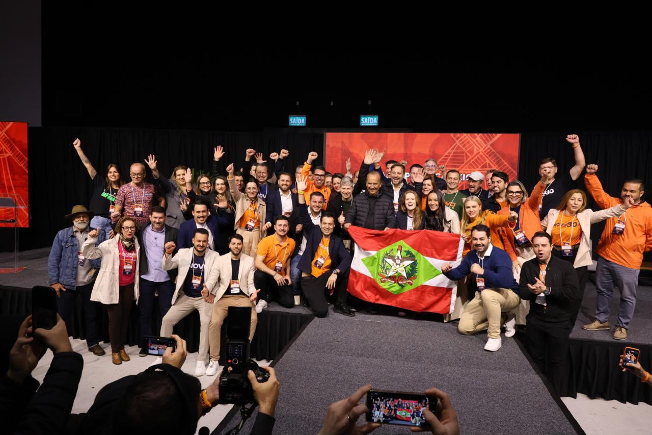 NOVO SC lança pré-candidatura de Adriano Silva e apresenta nominata para 2026 durante 7º Encontro Estadual em Joinville
