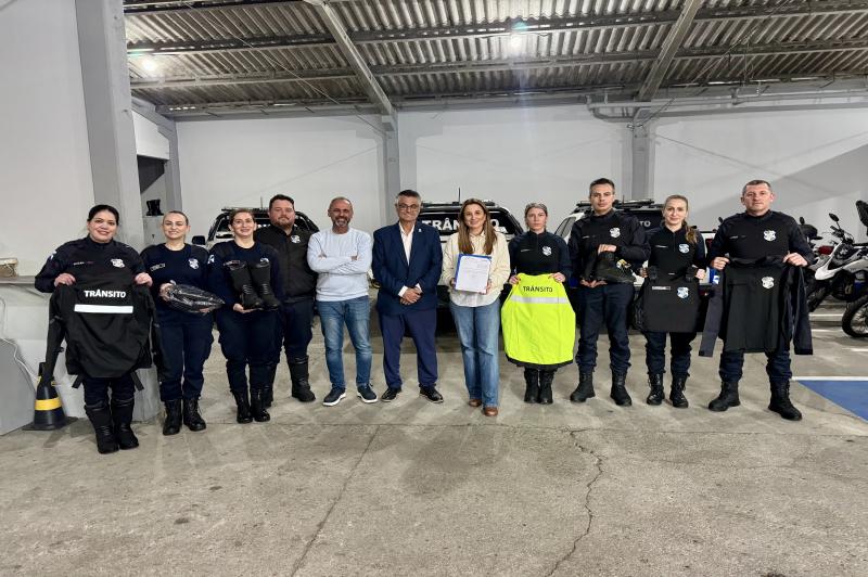 Novos uniformes reforçam valorização e identificação dos agentes de trânsito de Balneário Camboriú 