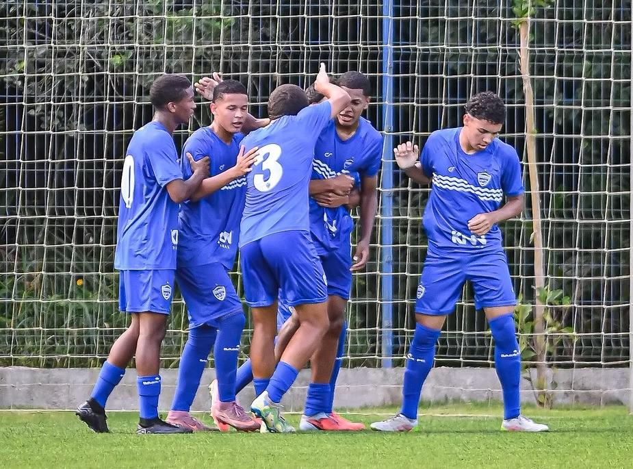 Parceria com escola de idiomas oferece 60 bolsas integrais a atletas da base do Barra FC