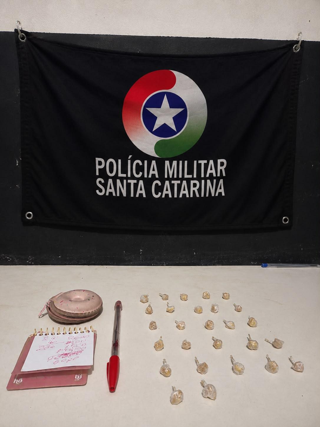 Polícia Militar de Itajaí prende homem, de 51 anos, pelo crime de tráfico de drogas