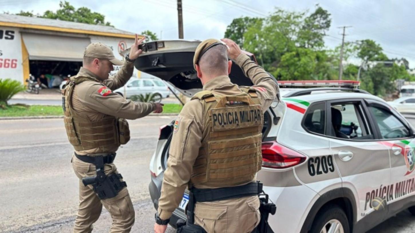 Polícia Militar prende motorista por embriaguez a volante, resistência e desacato em Itajaí 