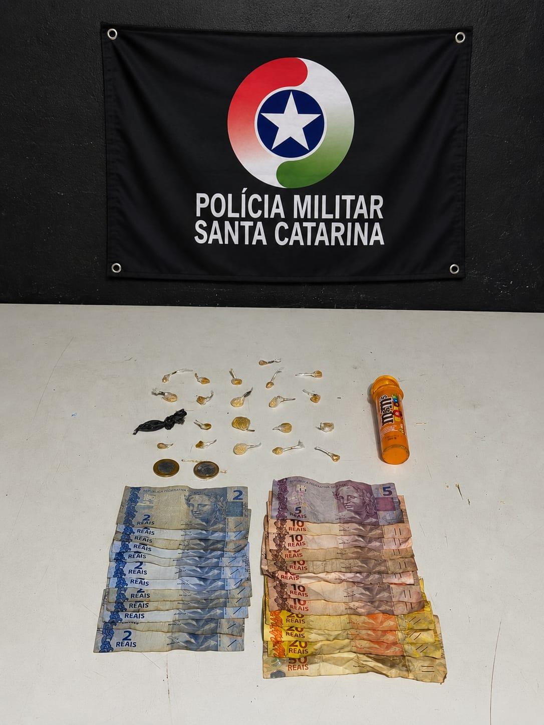 Polícia Militar prende três pessoas por tráfico de drogas no bairro Cidade Nova, em Itajaí 