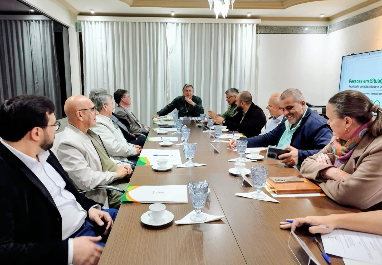 Prefeito Leonel Pavan inicia discussão para implantação de modelo integrado de atendimento às pessoas em situação de rua em Camboriú