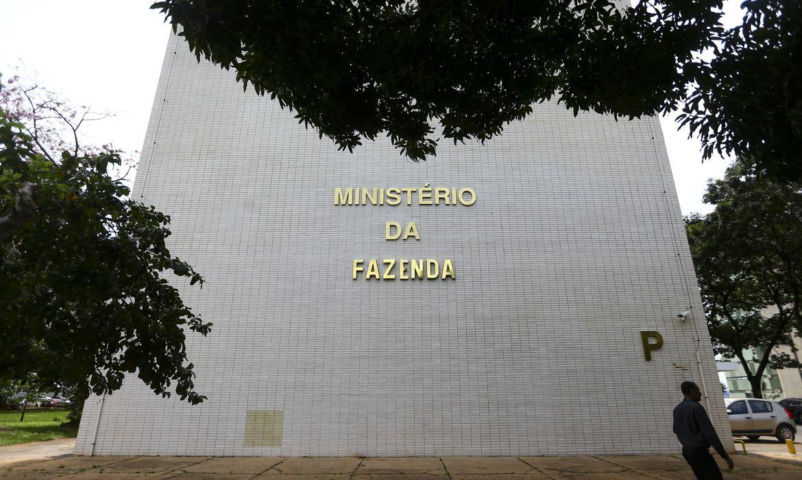 Projeção oficial de inflação sobe para 5,1%, com estouro da meta
