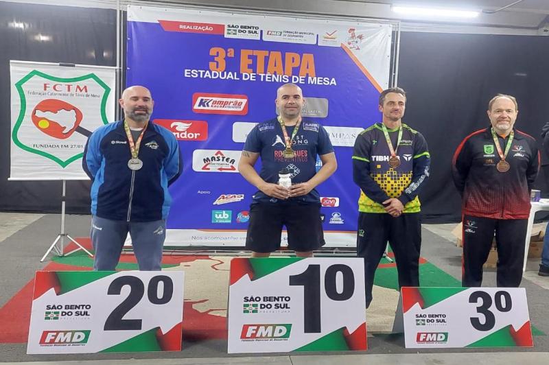 Tênis de Mesa de Balneário Camboriú garante dois títulos e medalha de bronze na 3ª etapa do Campeonato Catarinense
