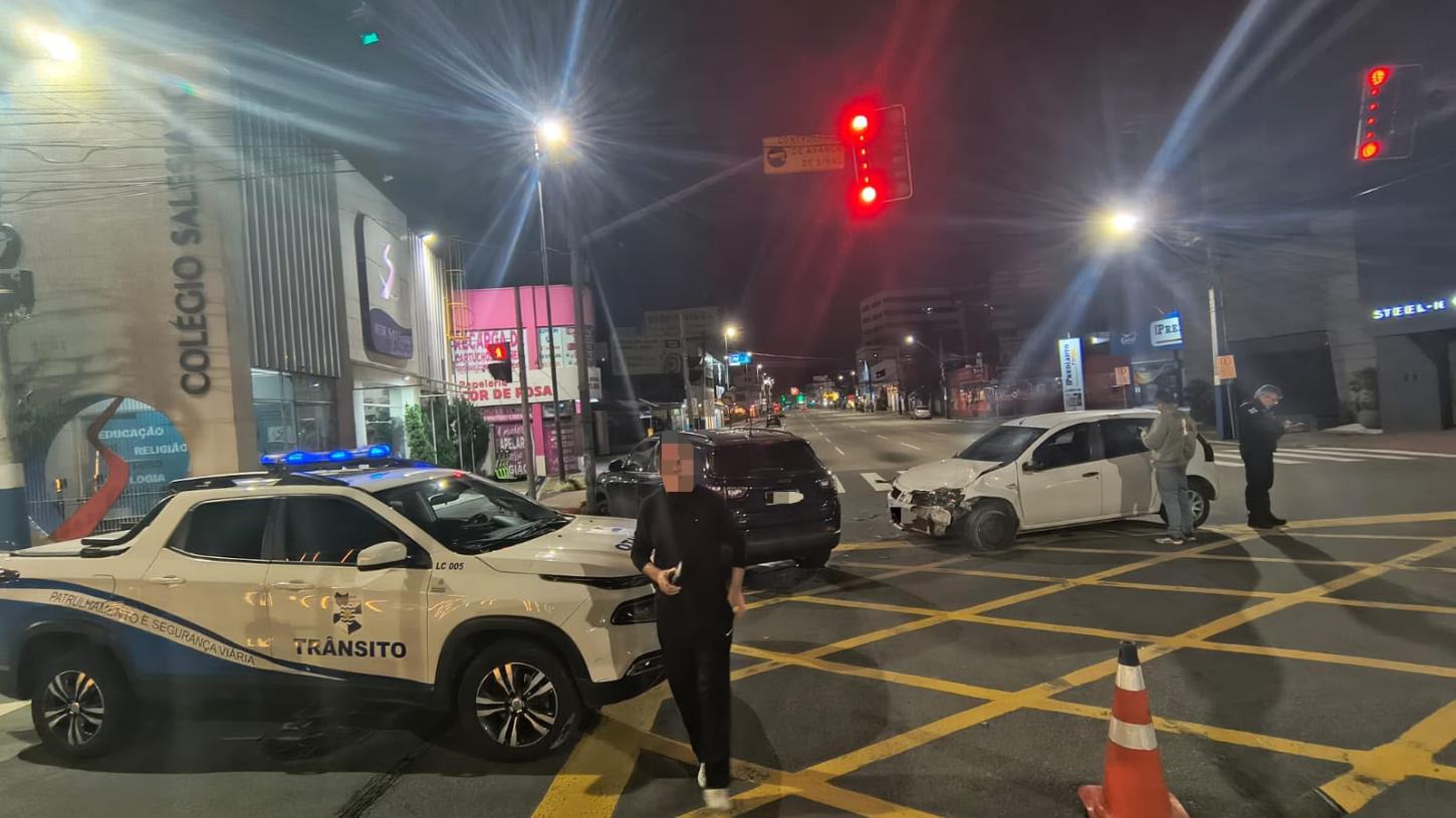 Acidente envolve quatro veículos na rua 600 em Balneário Camboriú