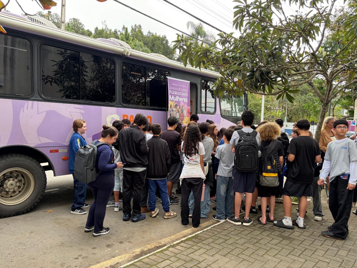 Agosto Lilás: Ônibus Lilás fortalece campanha em Balneário Camboriú