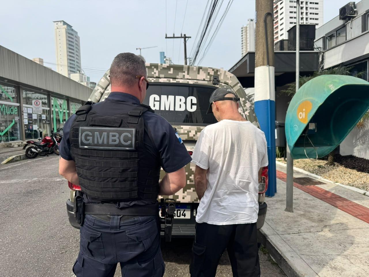 Agressor de cachorro é preso poucas horas após denúncia em Balneário Camboriú