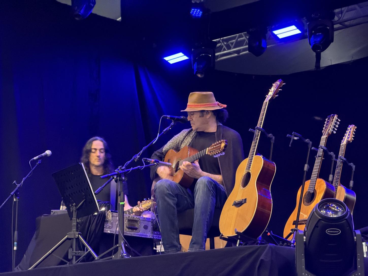 Almir Sater encanta público no 28º Festival de Música de Itajaí 