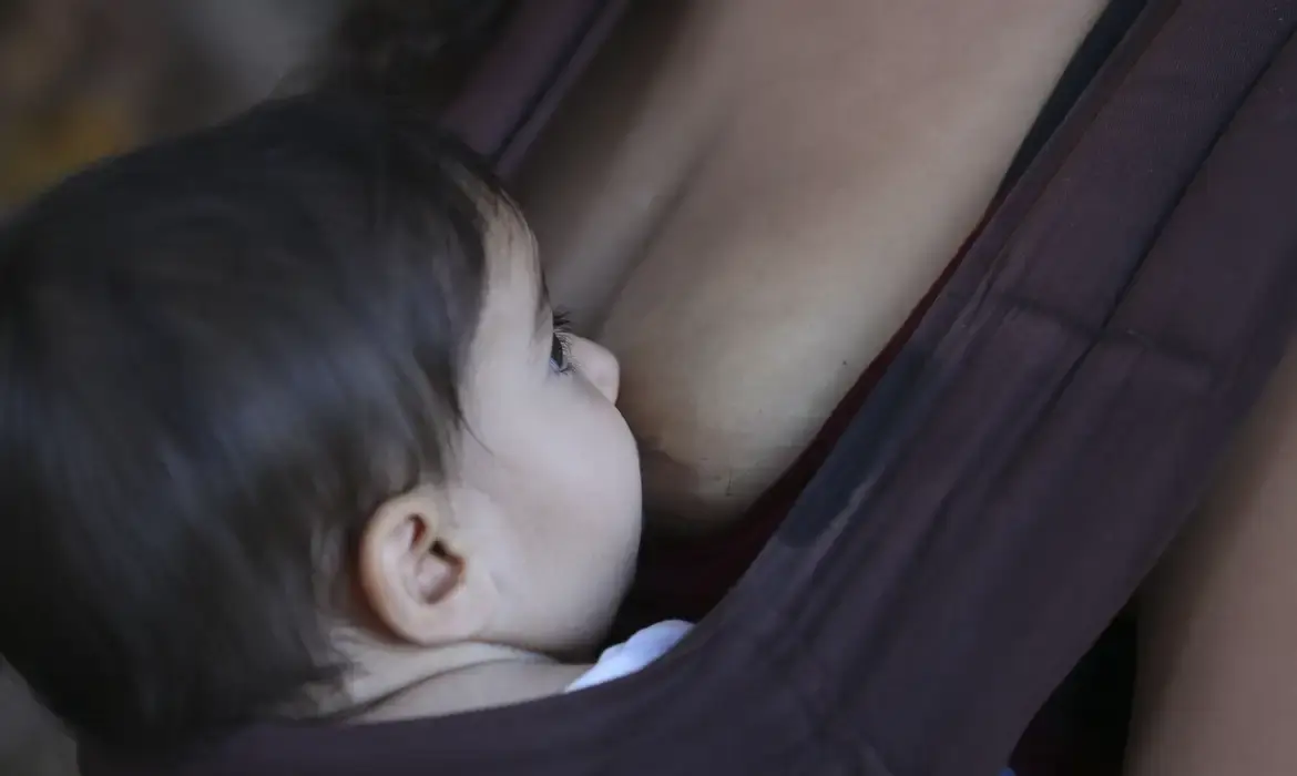 Amamentação reduz risco de doença cardíaca na mãe