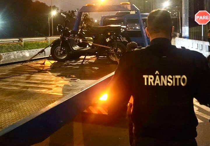 Após fuga, Agentes de Trânsito removem autopropelidos e bicicleta em Balneário Camboriú 