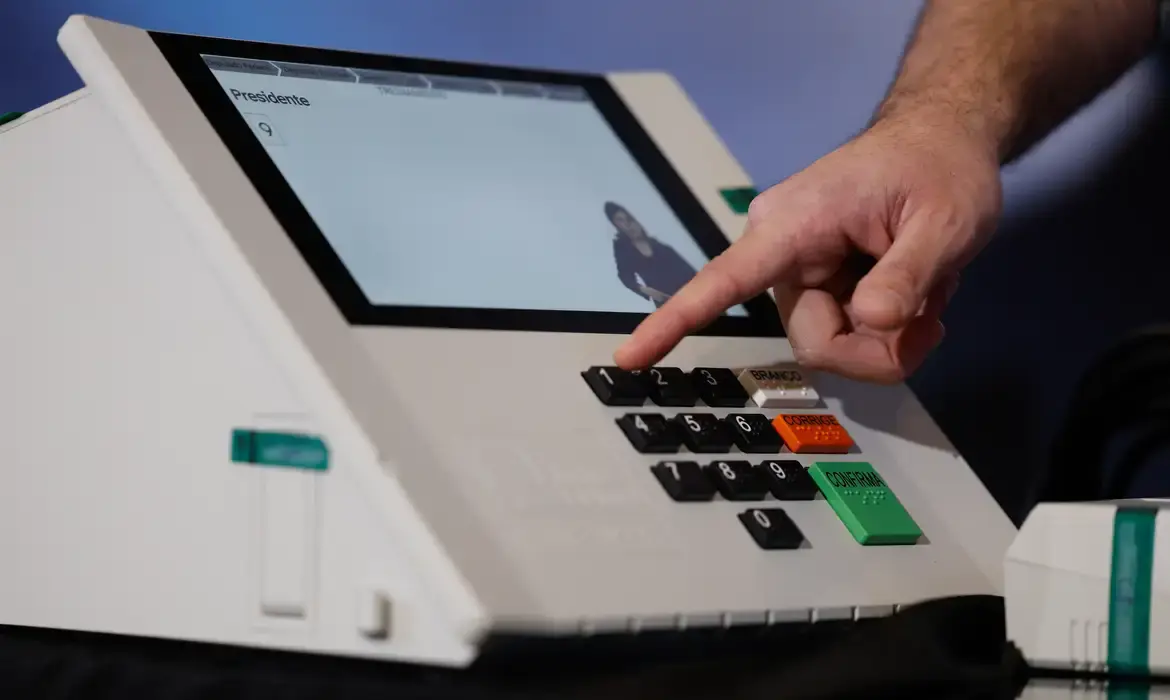 Assinatura digital e lacração impedem alteração em sistemas eleitorais
