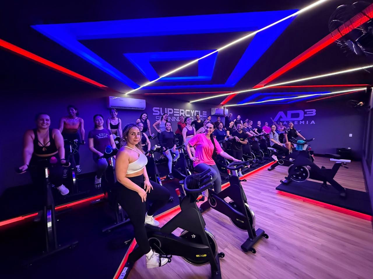 Aulão gratuito de spinning movimenta Porto Belo Outlet Premium neste sábado