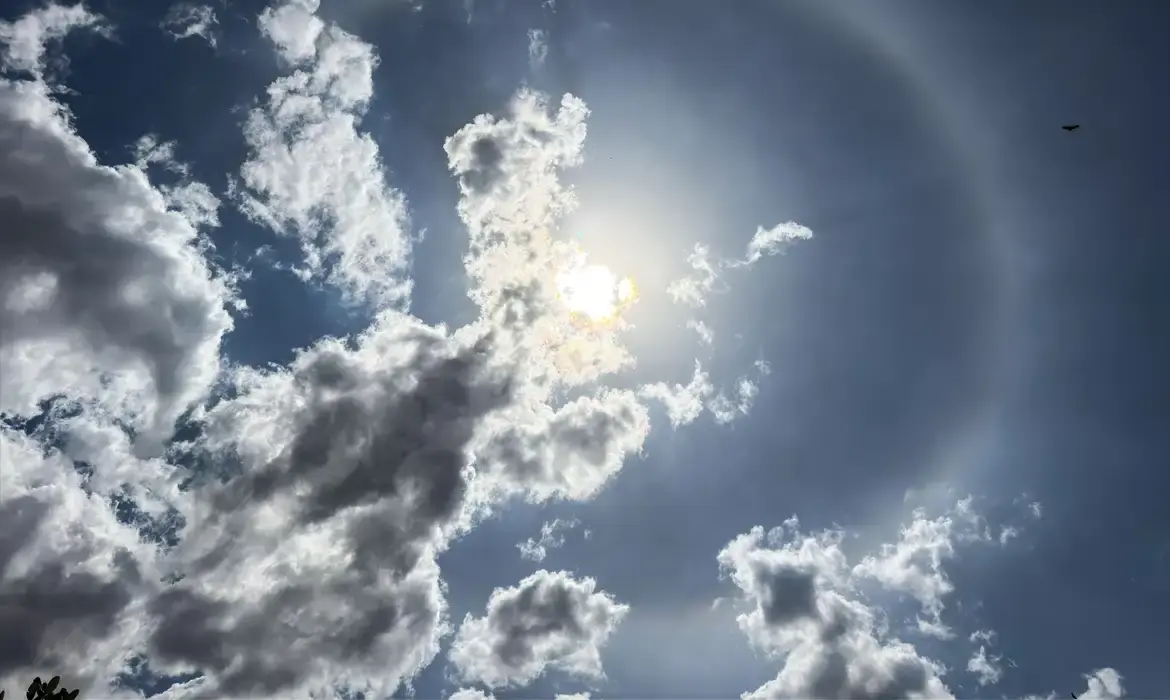 Beleza nos céus, halo solar não é sinal de chuva, diz especialista