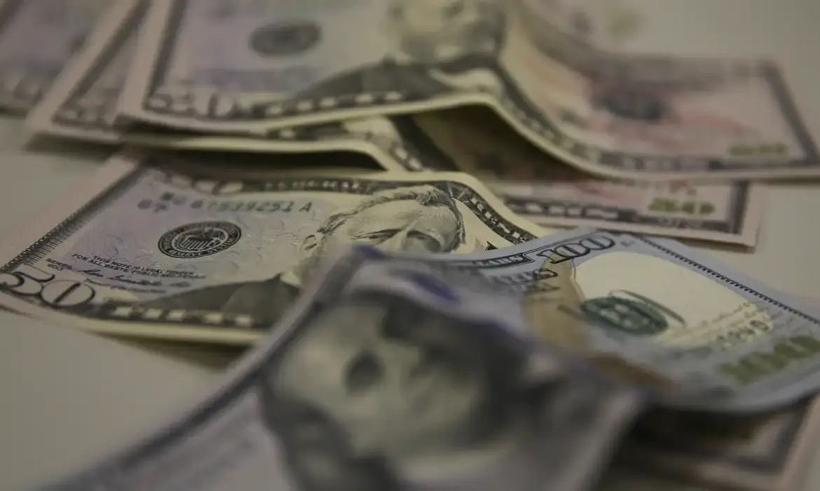 Brasil e EUA retomam negociação após tarifaços de 25% e 12,5%