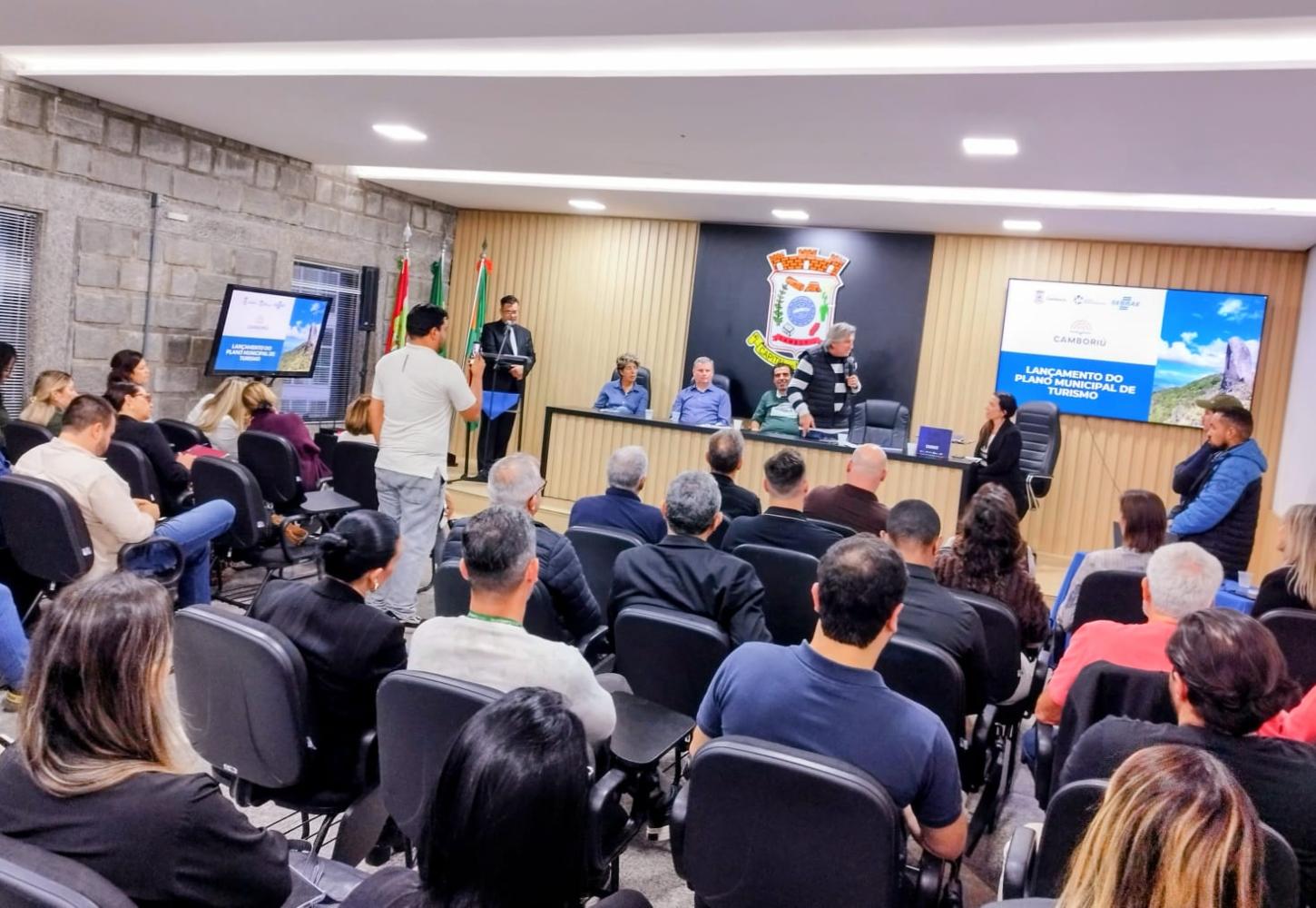 Camboriú entrega Plano Municipal de Turismo e define estratégias para fortalecer o desenvolvimento do setor