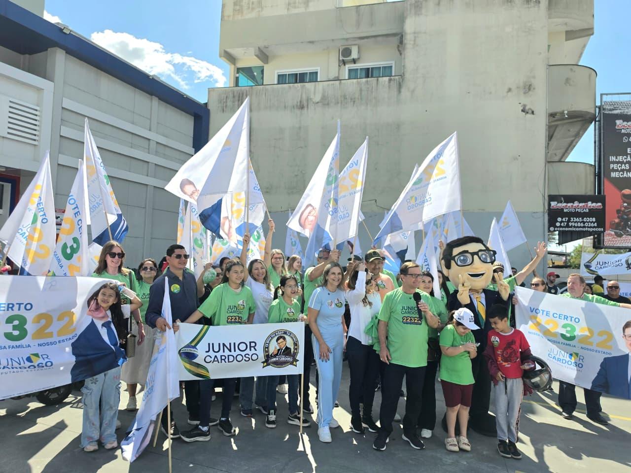 Caminhadas do candidato à reeleição Junior Cardoso reúnem apoiadores em Camboriú e Itajaí