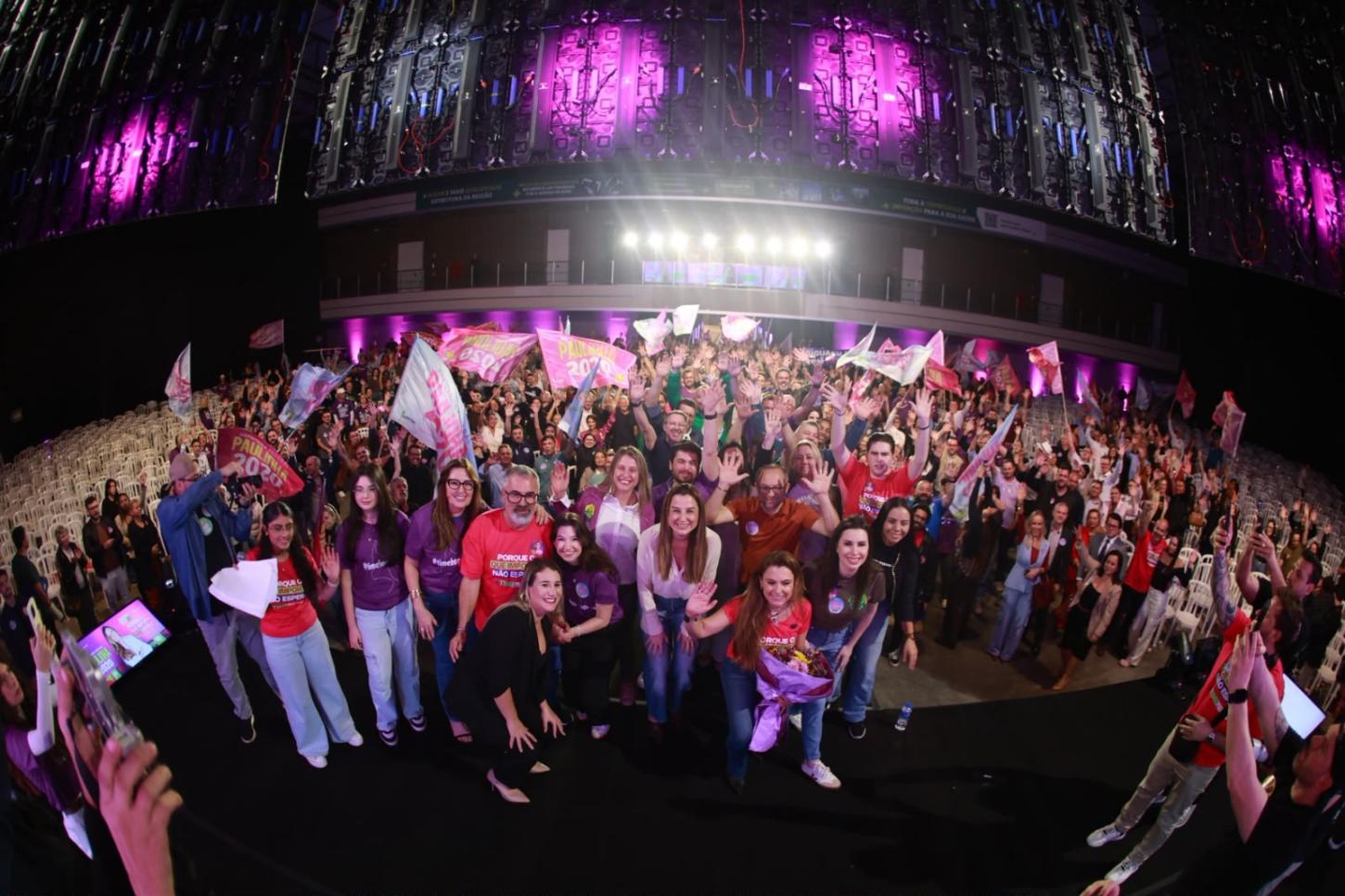 Candidata a deputada federal, Paulinha reúne mais de 2 mil pessoas em lançamento de campanha