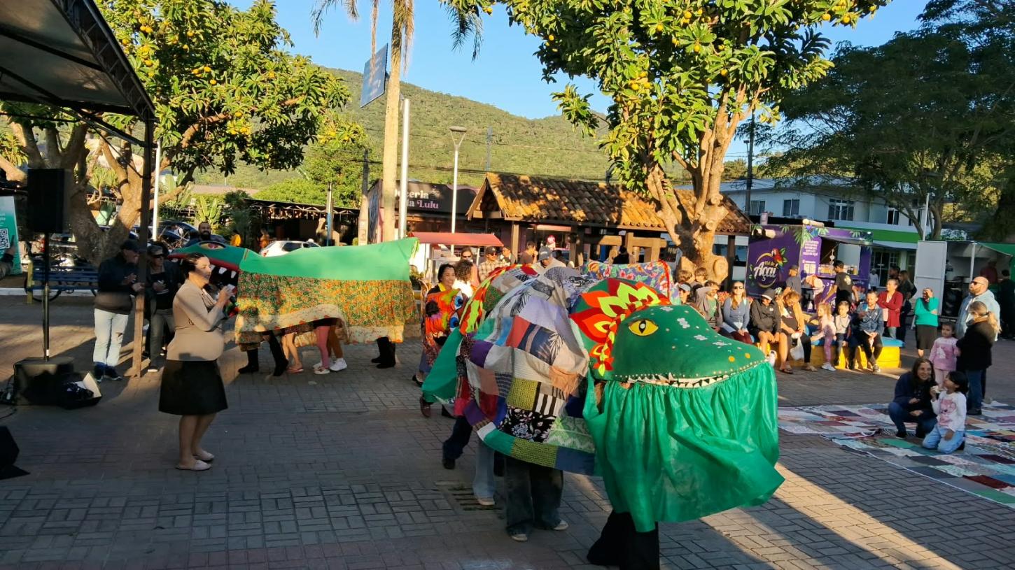 Ciça Müller reforça compromisso com a preservação do Boi de Mamão em Encontrão na Praça do Pescador