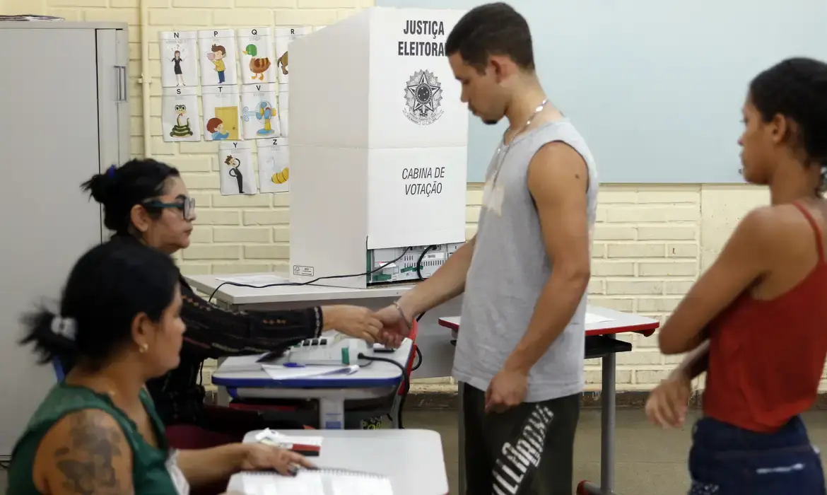 Com envelhecimento da população, eleitorado jovem recua 22% em 16 anos