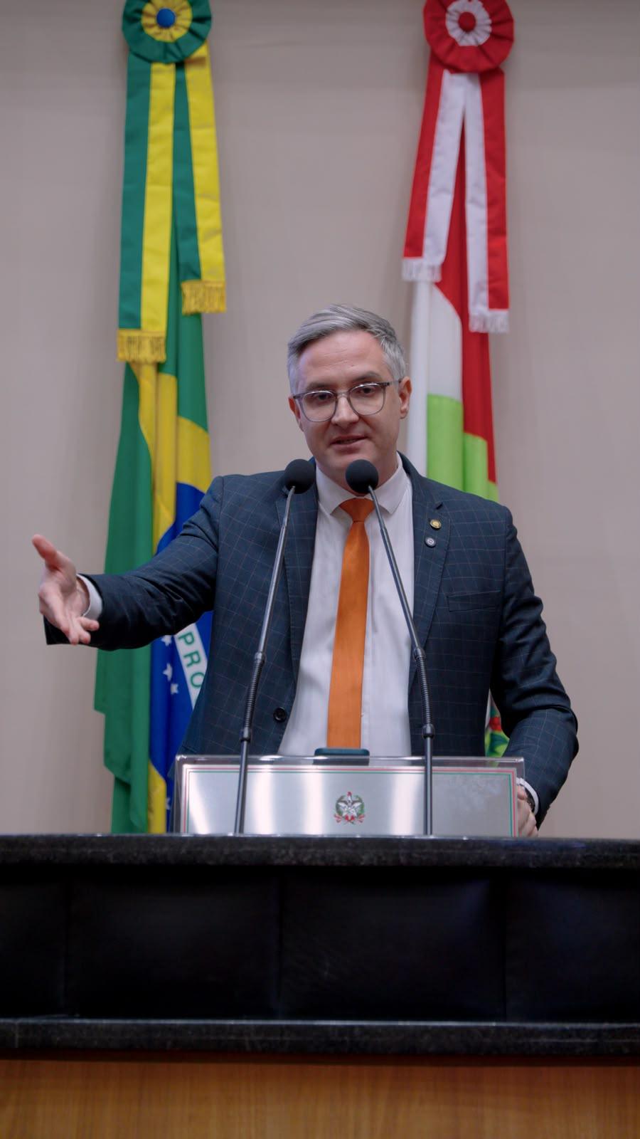 Deputado Matheus Cadorin elogia missão de Jorginho Mello ao Paraguai e reforça defesa da desburocratização em Santa Catarina