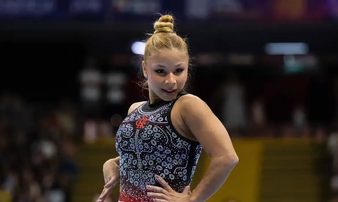 Flávia Saraiva fatura ouro na trave e no solo no Campeonato Brasileiro