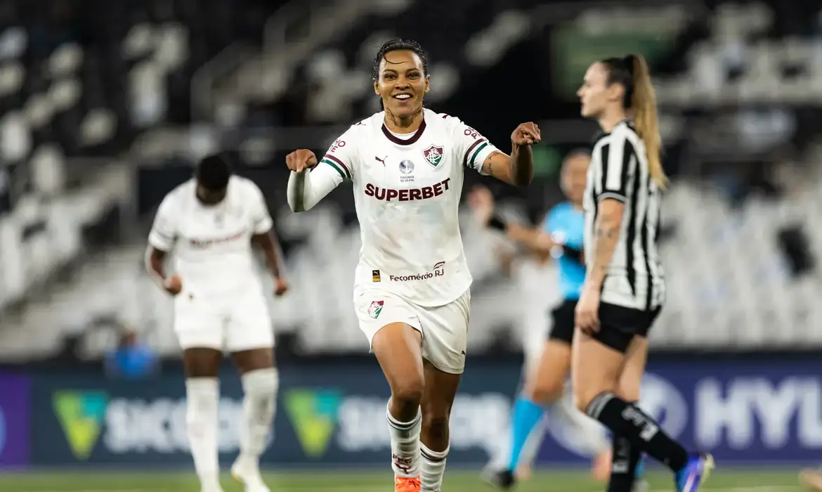 Fluminense domina, vence e complica Botafogo no Brasileirão Feminino
