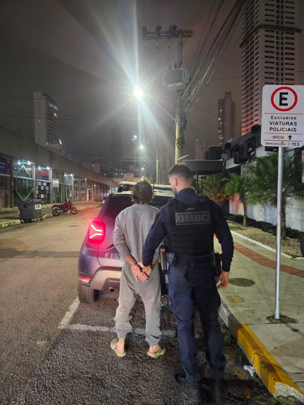 Guarda Municipal prende homem após furto em shopping de Balneário Camboriú 
