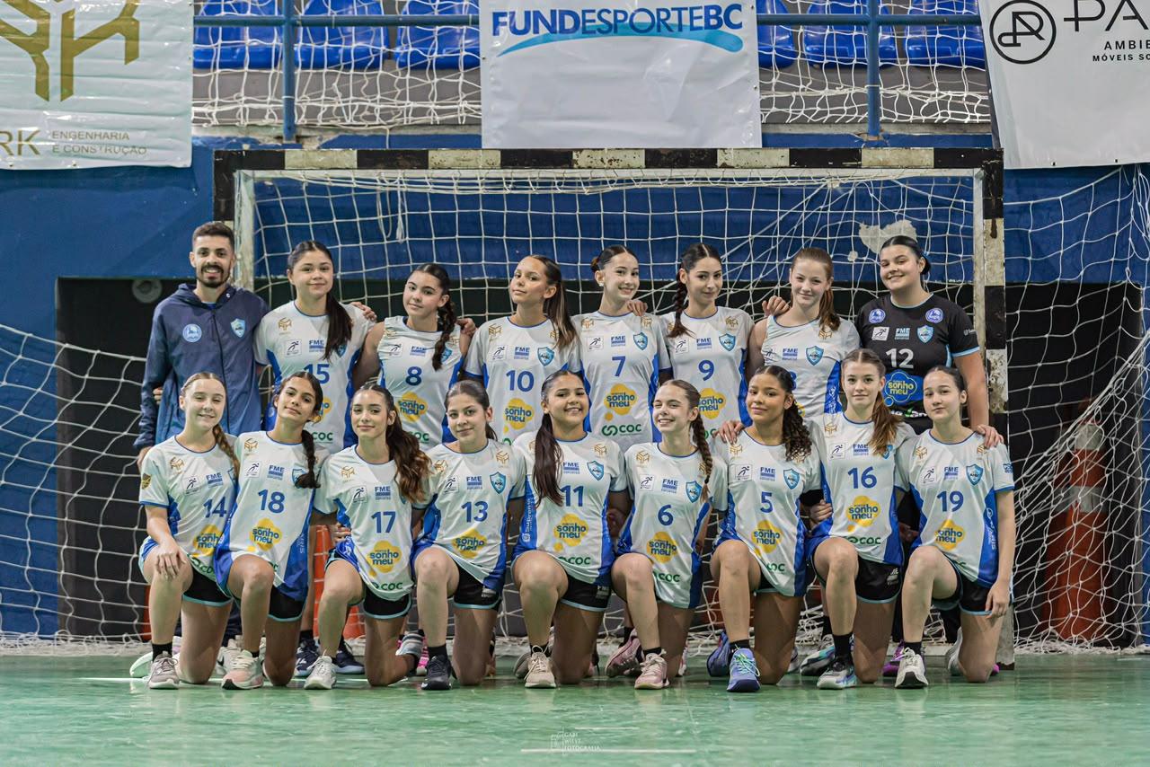 Handebol feminino da FME de Balneário Camboriú vence dois jogos e garante vaga na fase final da Liga SC