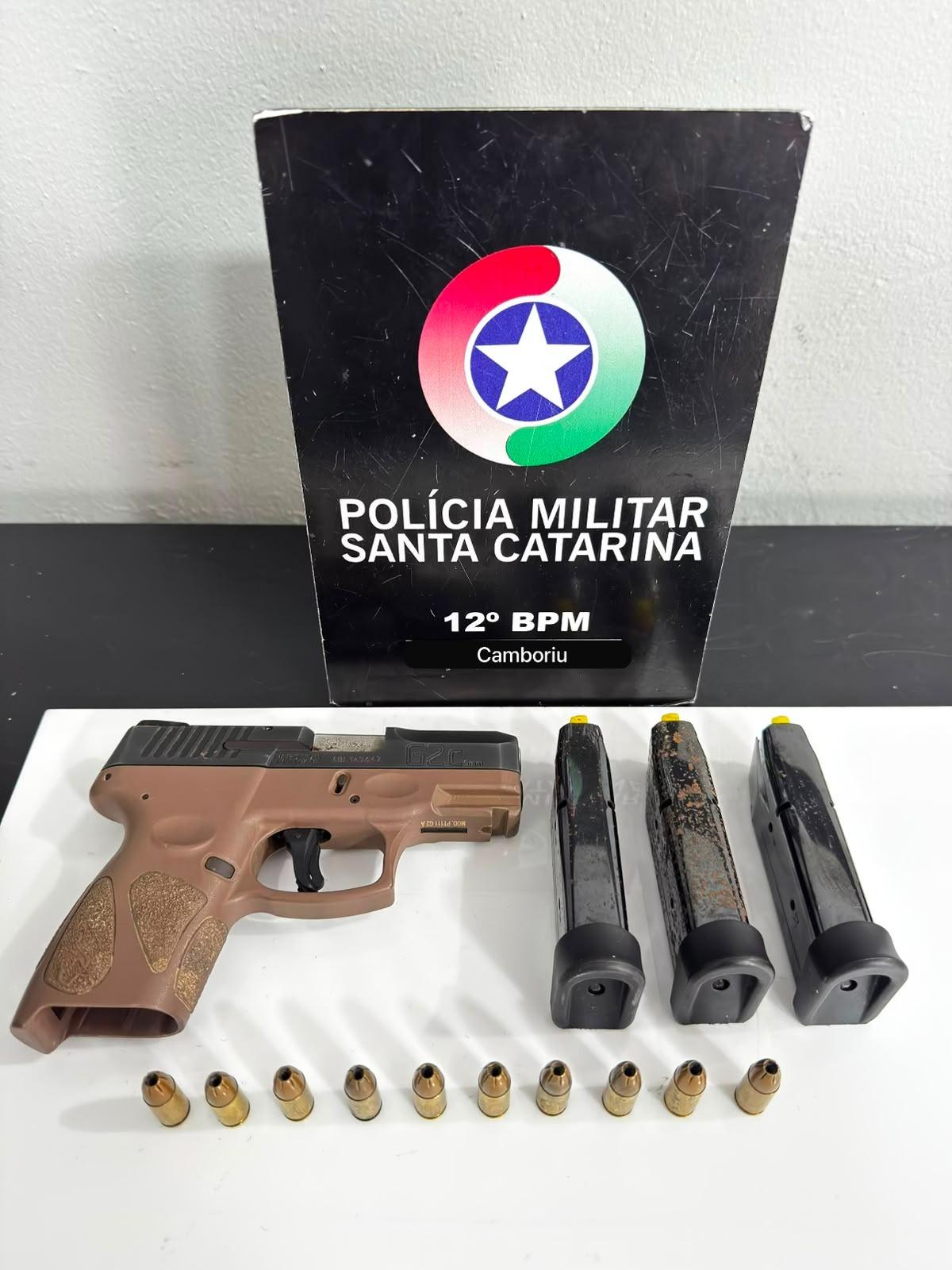 Homem é preso após ameaça, agressão e posso de arma de fogo em Camboriú