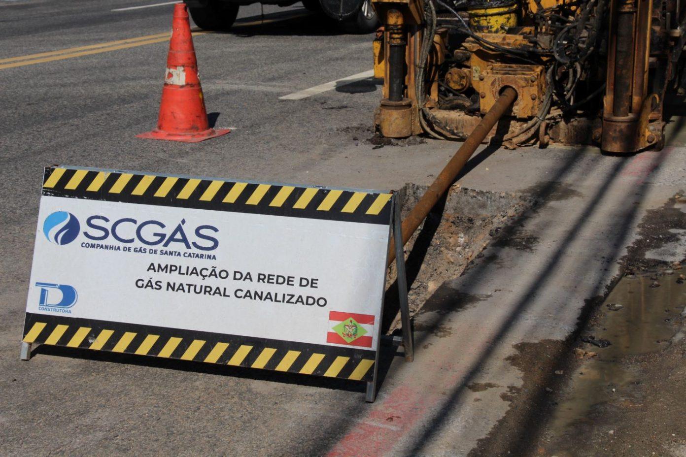 Implantação da rede de gás natural altera trânsito na Avenida Atlântica nesta quarta e quinta-feira