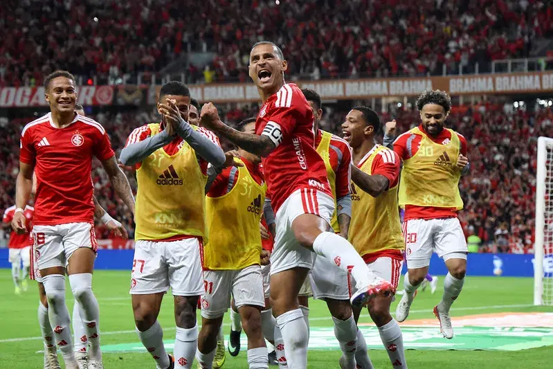 Internacional vence o Corinthians e abre vantagem na Copa do Brasil