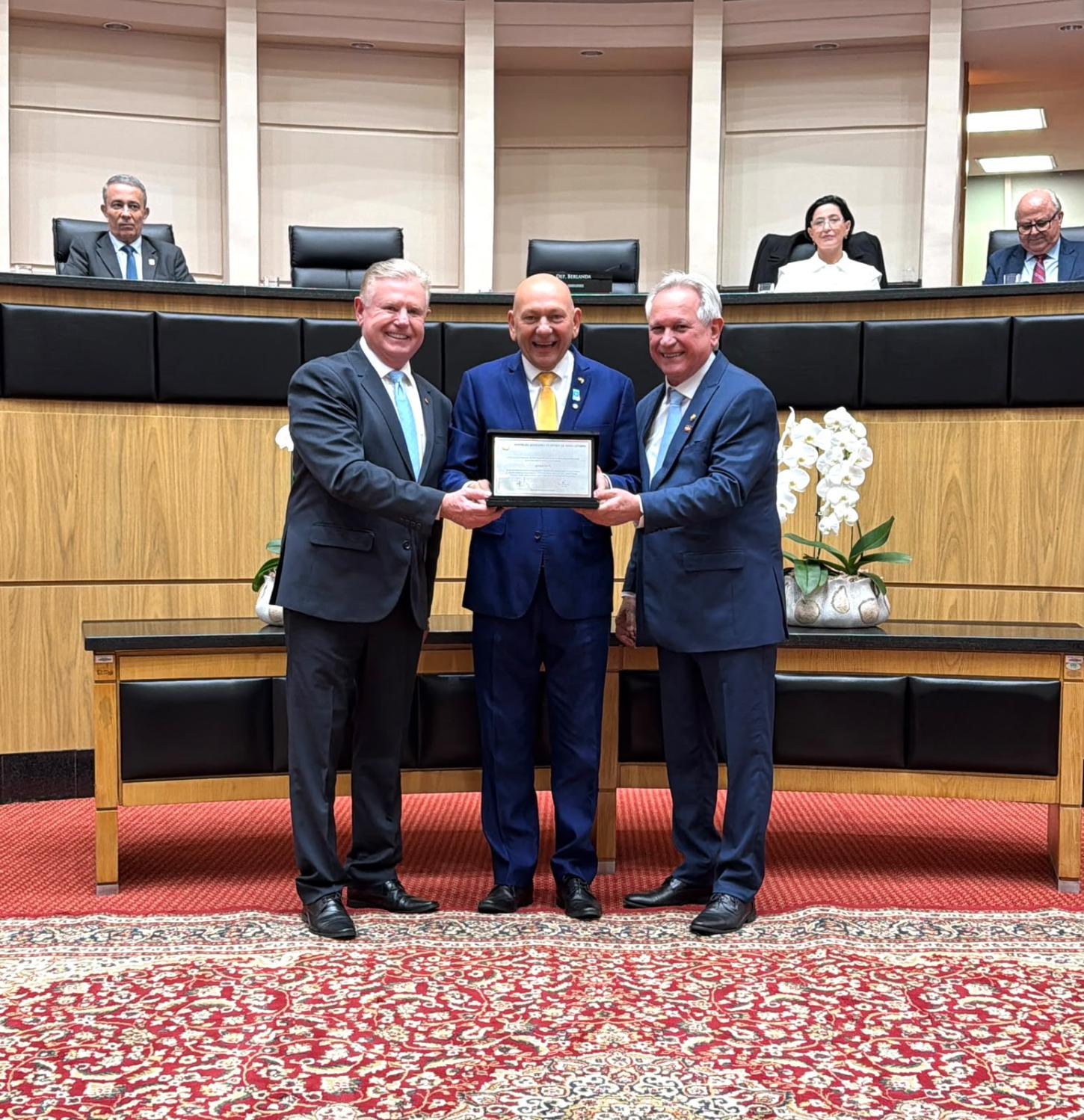 Luciano Hang é homenageado na Alesc durante sessão especial pelos 78 anos da Fecomércio-SC e 80 anos do Sesc e do Senac