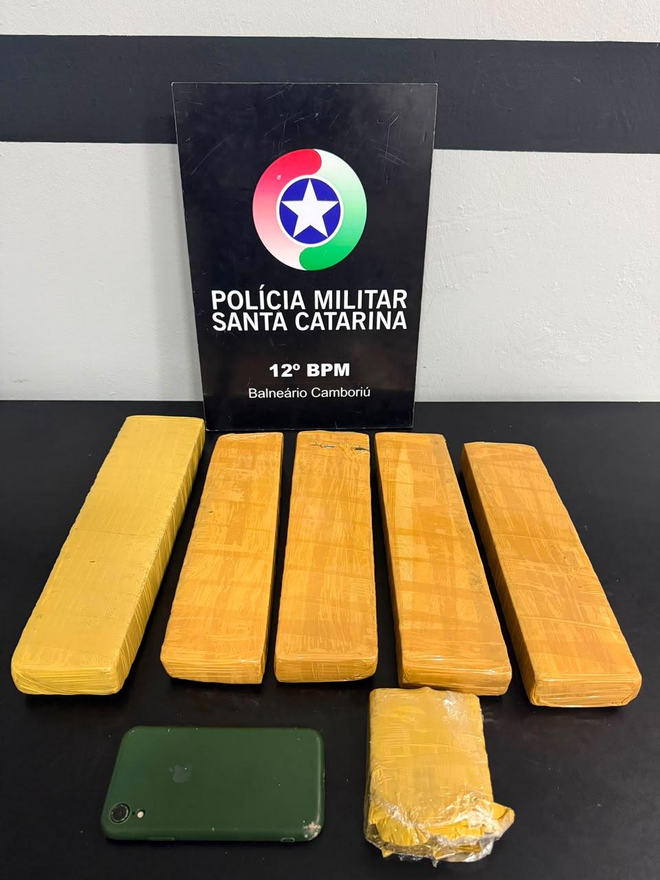 Mais de 5 kg de maconha são apreendidos pela Polícia Militar em Balneário Camboriú