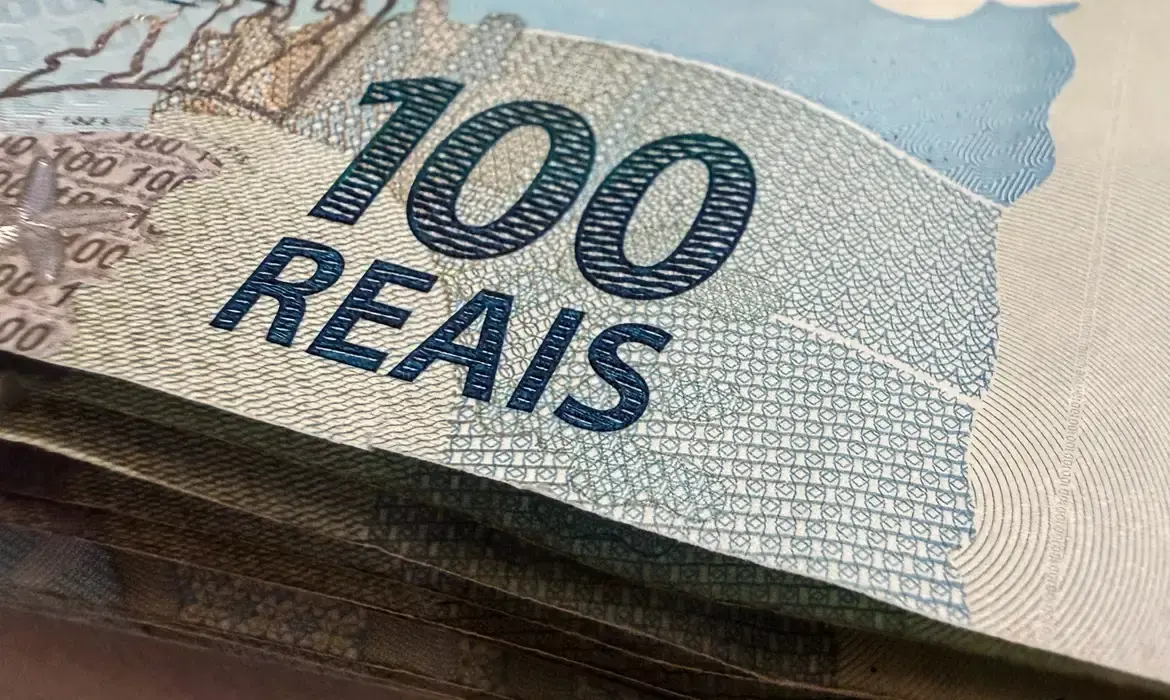 Mercado mantém estáveis projeções para inflação, juros, PIB e dólar