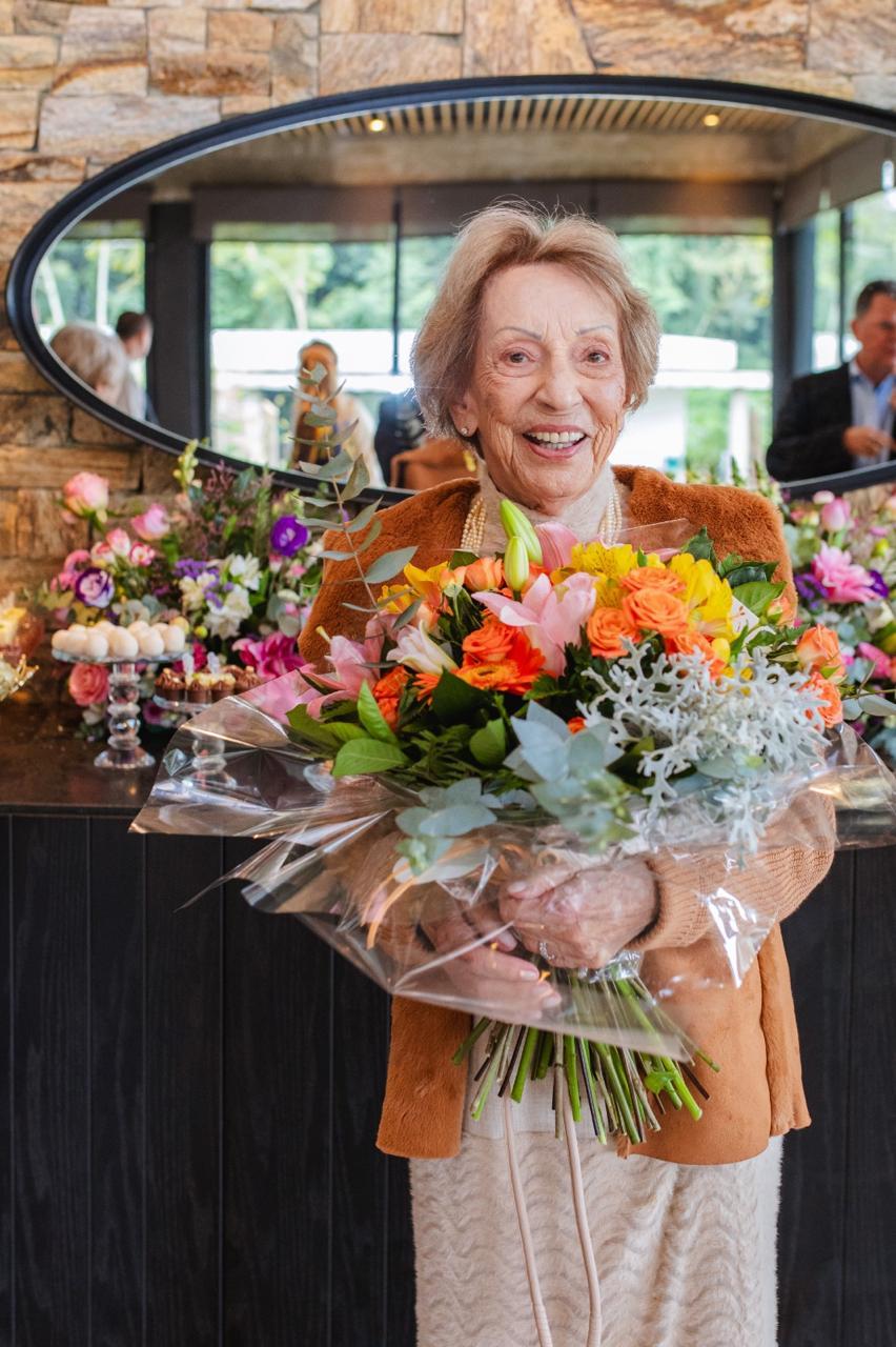Morre aos 102 anos Annette Correa Gayoso Neves