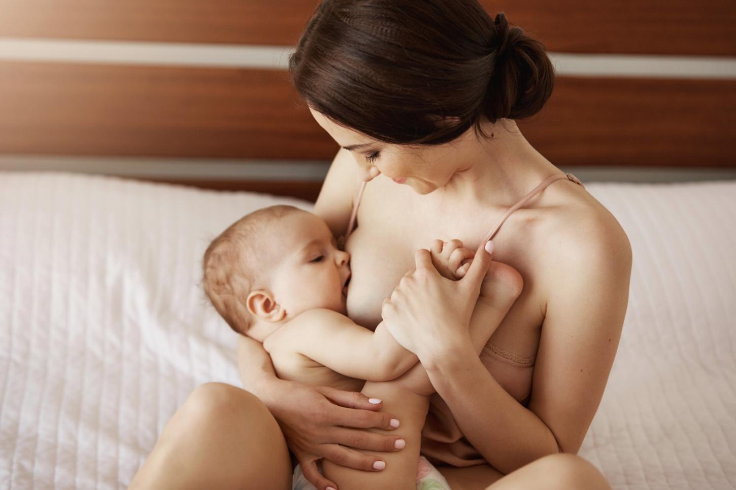Muito além da alimentação: amamentação protege a saúde, fortalece vínculos e favorece o desenvolvimento infantil