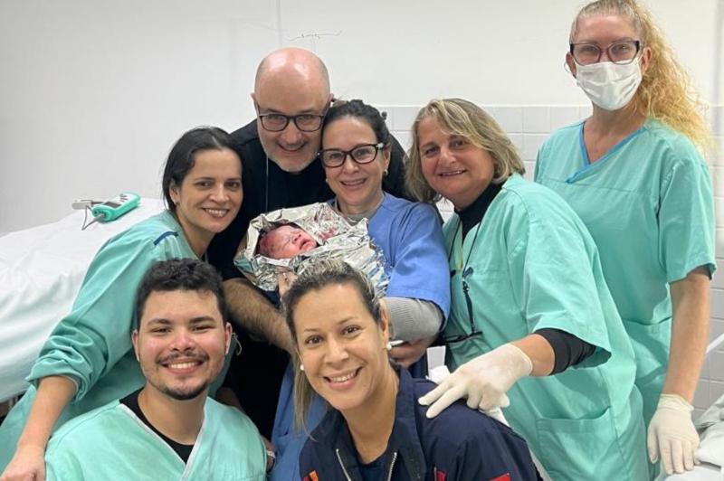 Nascimento de bebê na UPA Cordeiros emociona profissionais da saúde em Itajaí 