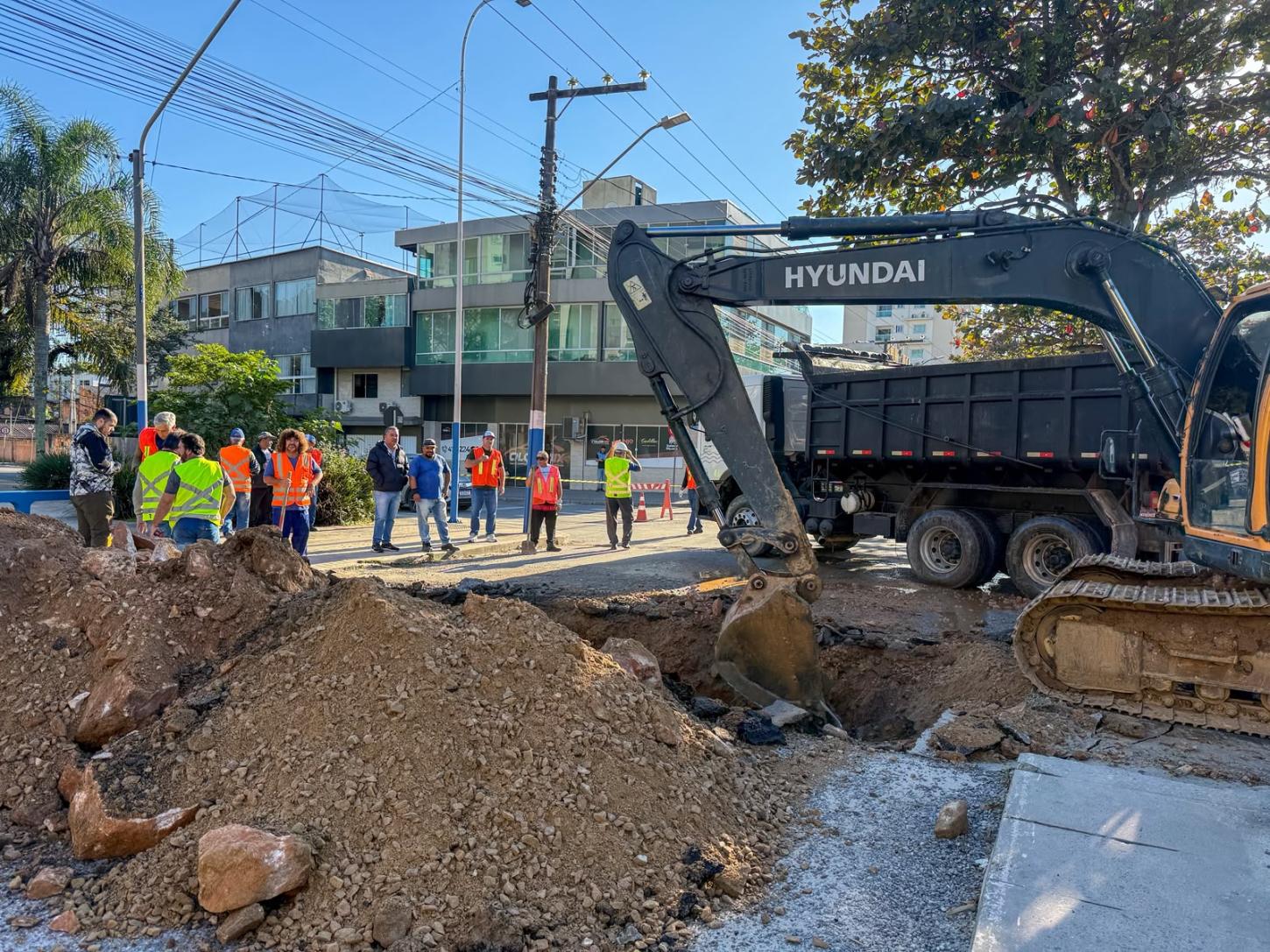 Obra de reforço na base da ponte da Rua Biguaçu é concluída