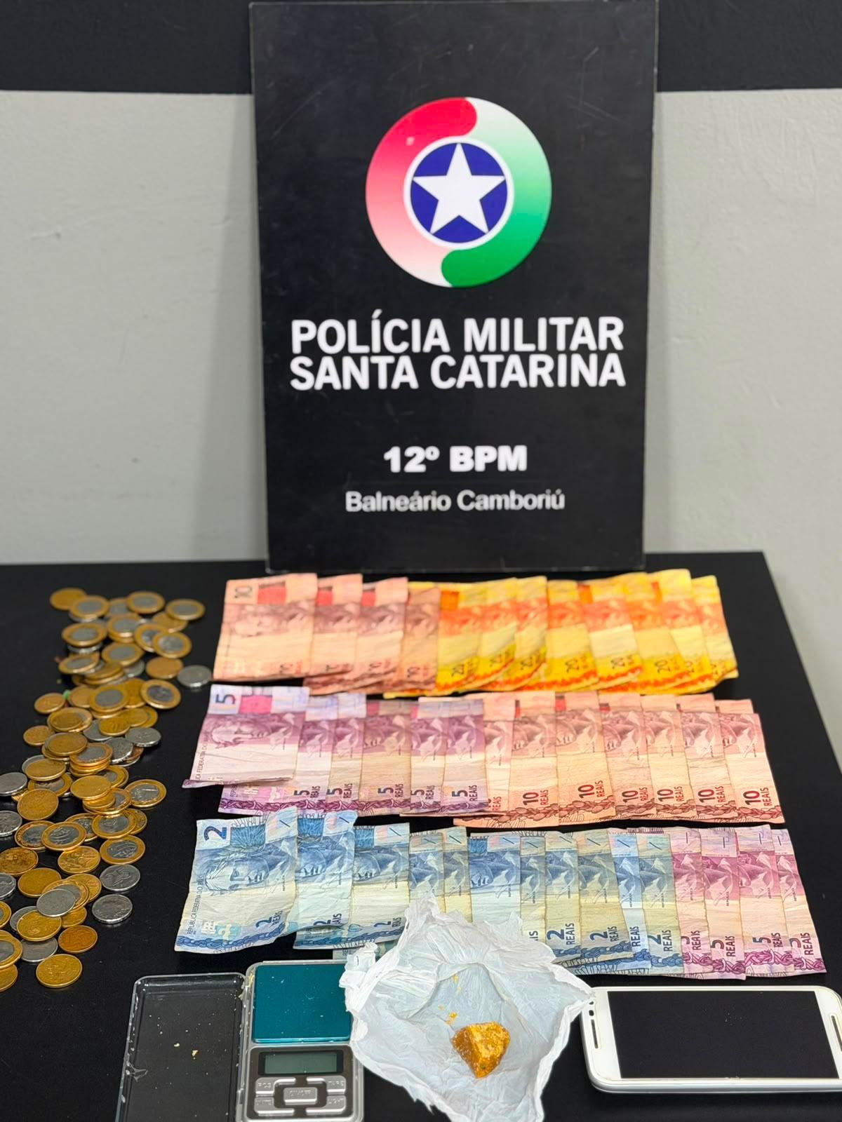Polícia Militar prende mulher por tráfico de drogas no bairro dos Municípios 