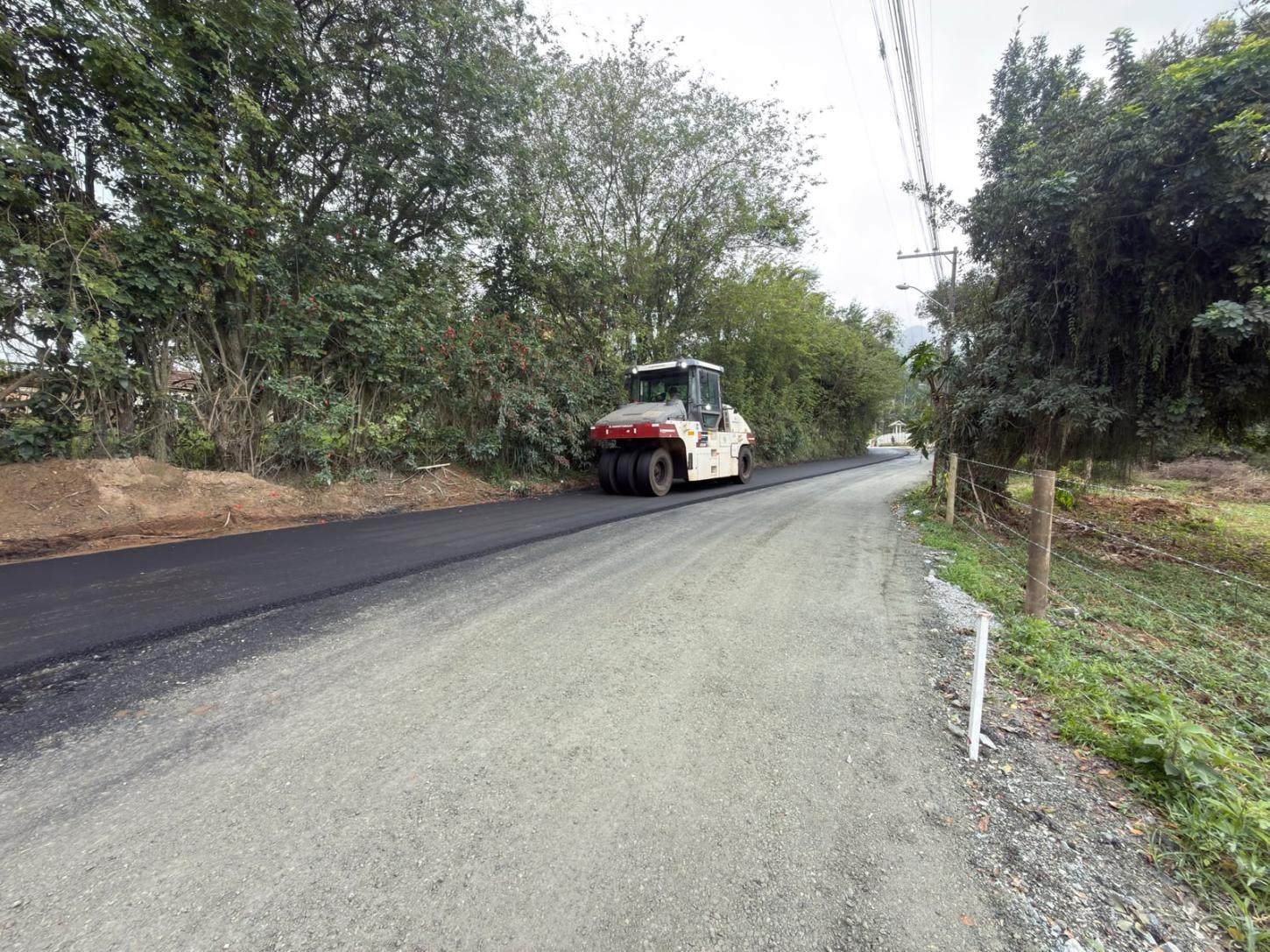 Pavimentação asfáltica na Estrada Geral do Sertão do Trombudo
