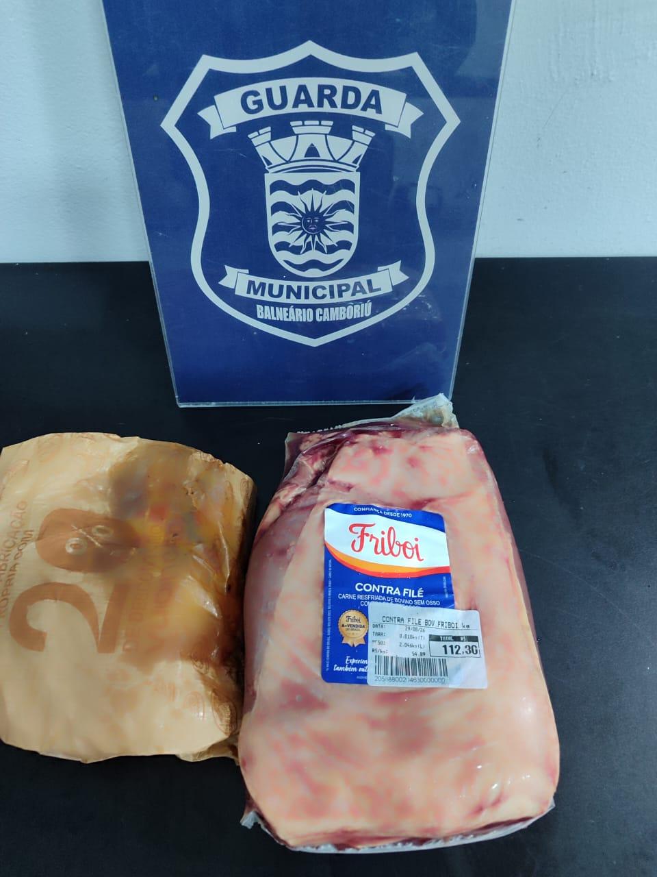 Guarda Municipal prende homem após furto de carne e salgado em supermercado