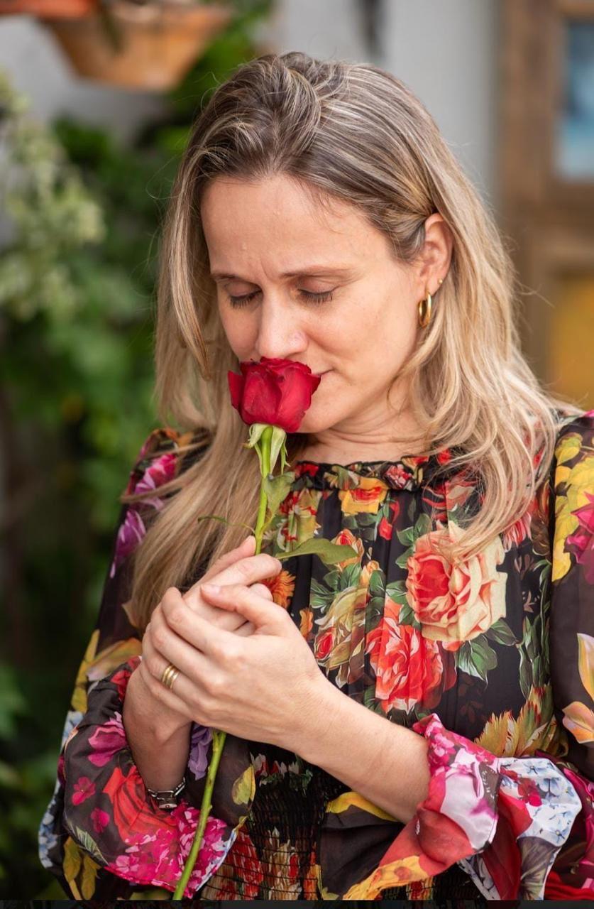 “É Preciso Florir”