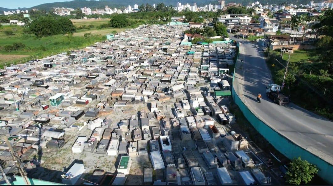 Cemitérios públicos de Camboriú
