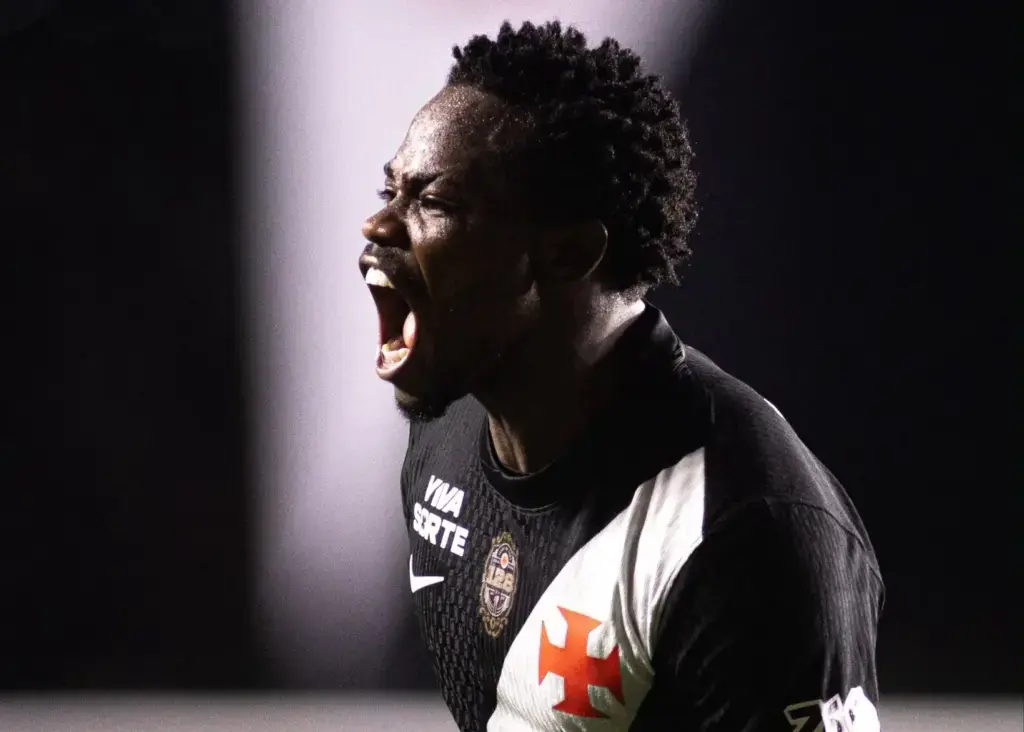 Vasco bate Vitória  apesar de menos um (Foto: Matheus Lima – CRVG)
