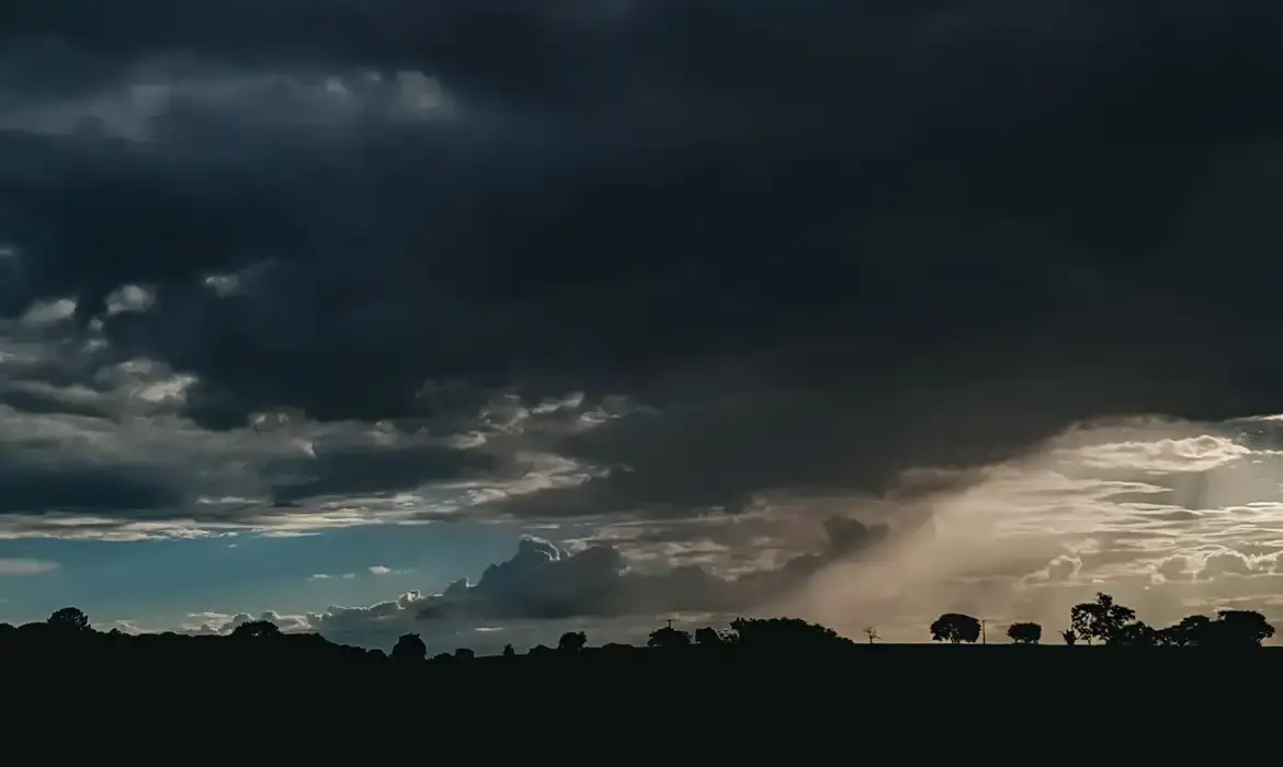 Rio Grande do Sul terá chuva intensa e ventos de até 100 km/h